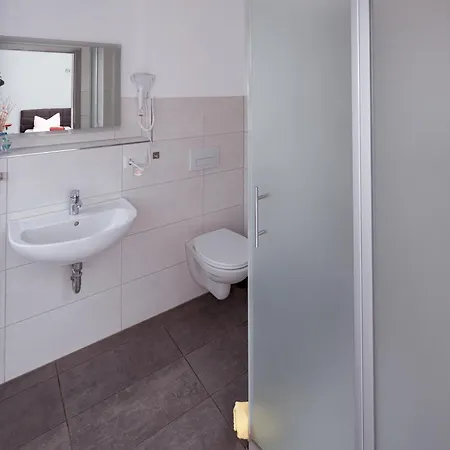 Zum Obstler - Gaststaette Und 3* Gera